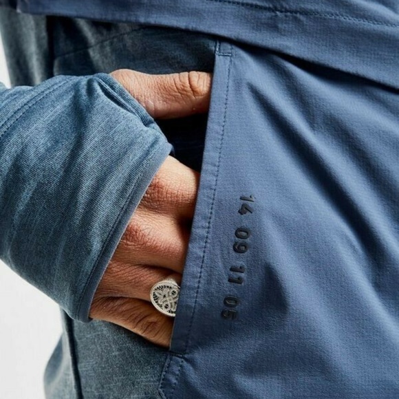 NIKE Sphere Convert Tech Pack Hoodie TOP JACKET - Picture 6 of 16